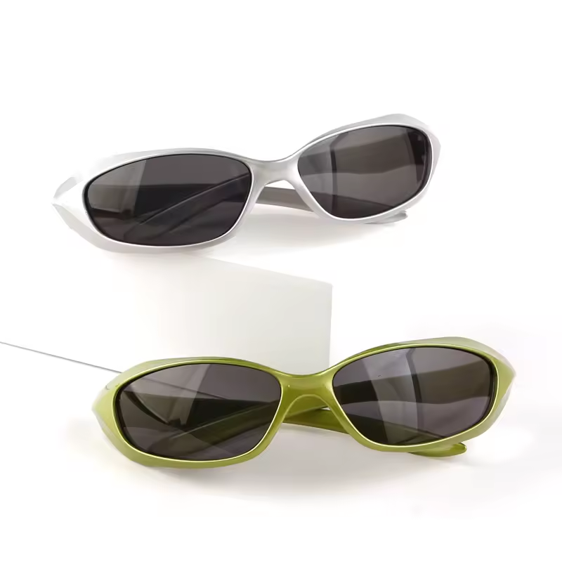 Free shipping and returns